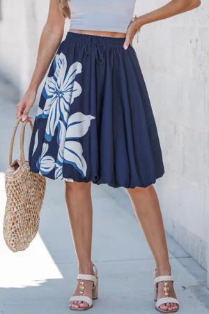 Blauer Midirock mit Blumenmuster und Ballonsaum