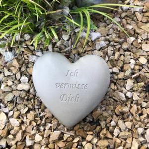 Radami Gartenfigur Grabherz Spruch "Ich vermisse