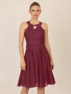 Apart Cocktailkleid mit Cut-Out-Rücken