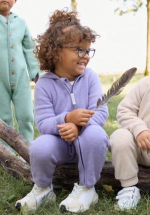 hessnatur Baby Fleece Overall Regular aus Bio-Baumwolle - lila - Größe 74/80