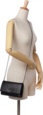 Chanel Hobo Bags - 2012 Lambskin Camellia Embossed Wallet On Chain - Gr. unisize - in Schwarz - für Damen