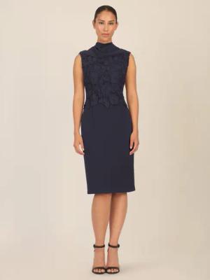 Apart Abendkleid in Lagenoptik mit Spitzenborte