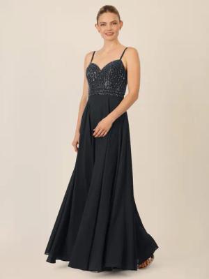 Apart Abendkleid mit Perlenstickerei