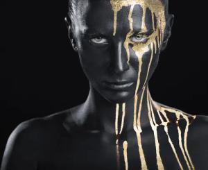 queence Acrylglasbild "Anubis", Frau-Gemälde-Frau-Bilder von Frauen-Mode-Modern-Fashion-Magazincover, (1 St.), von Hand eingearbeitete Blattgold Applikationen