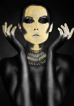 queence Acrylglasbild "Chnum", Frau-Gemälde-Frau-Bilder von Frauen-Mode-Modern-Fashion-Magazincover, (1 St.), von Hand eingearbeitete Blattgold Applikationen