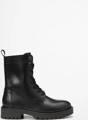 Schnürstiefel