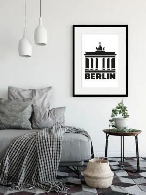 queence Bild "Berlin Brandenburger Tor", Städte-Stadt-Deutschland-Gebäude-Schriftzug-Berlin, (1 St.), HD Premium Poster-Druck inkl. Holzrahmen