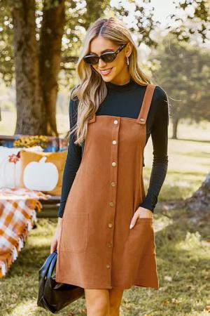 Braunes Cordkleid mit quadratischem Ausschnitt