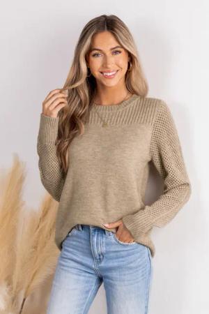 Khakifarbener Langarmpullover mit Rundhalsausschnitt