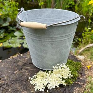 Antikas Gartenpflege-Set Wassereimer, Blecheimer als Garteneimer,
