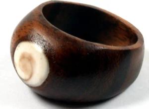 Guru-Shop Fingerring Handgeschnitzter Holzring mit gravierter..