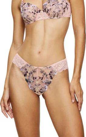 Triumph Brasilslip "Sensual Spotlight", zarte florale Spitze, hoher Beinausschnitt