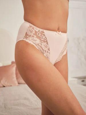 Taillenslip mit Spitze