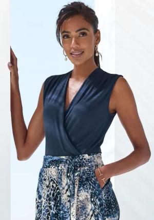 LASCANA Shirttop, mit dezenten Raffungen an der Schulter, elastisches Damentop