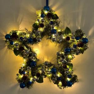 Online-Fuchs Dekokranz Türkranz Stern mit Weihnachtsbaumkugeln