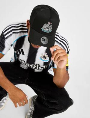 New Era Newcastle United FC E-Frame Trucker Kappe, Schwarz