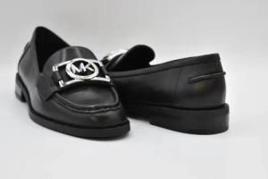 Lace-Up Black Leather Flats With Silver Hardware - Gr. 6 - in Schwarz