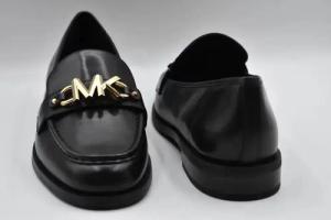 Laced Flat Shoes With Gold Accent - Gr. 7 - in Schwarz