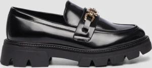 Loafers in Lackleder-Optik mit Schmuck-Detail