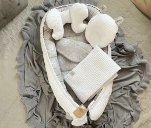 Loolay Bettnestchen WAFFELPIQUE Baumwolle BABYNEST Babykokon Neugeborene Babyausstattung, (Reisebett Nestchen SOLO/ o. in Geschenk SETS, 5-tlg., 4 Jahreszeiten WAFFELSTOFF - Design: Pustelblume Grau/ WAFFEL Weiß), 100% Europäische Stoffe und Kleinserien-N