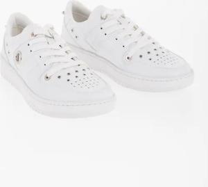 Low-Top-Sneaker aus Kunstleder mit Cut-Out in Weiß