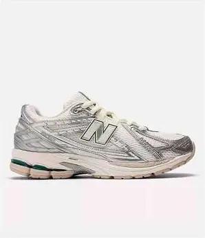 New Balance  Sneaker -