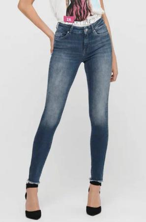 ONLY Ankle-Jeans ONLBLUSH MID SK ANK RW REA422 NOOS mit Fransensaum