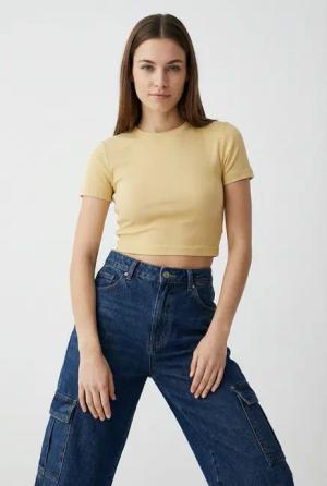 ONLY Kurzarmshirt ONLBETTY S/S O-NECK SHORT TOP CC JRS softe Jerseyqualität