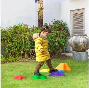 Outsunny Stapelspielzeug Flusssteine, 6-tlg. Balanciersteine bis 80 kg Belastbar, (Balancespiel, 1-tlg), für 3-8 Jahre Kinder, Bunt