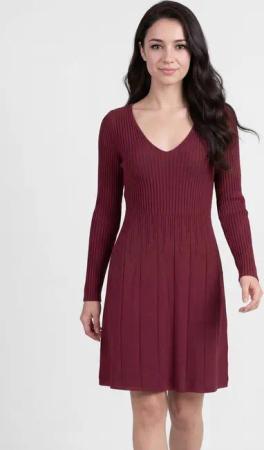 PEKIVESSA Strickkleid Kurzes Ripp-Strickkleid tailliert mit feminin tiefem V-Ausschnitt