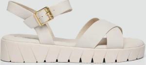 Sandale in Leder-Optik mit Plateauabsatz