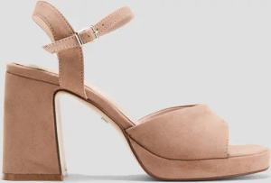 Sandalen mit Blockabsatz und Riemchen