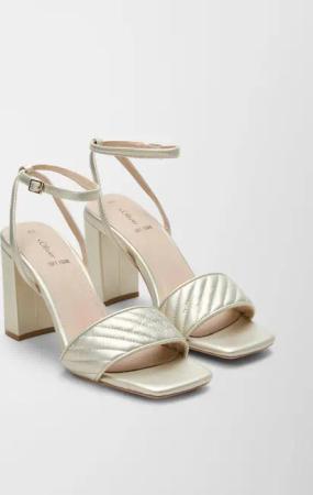 Sandalen mit Stepp-Detail