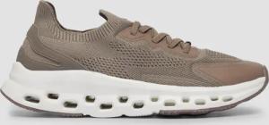 Slip-on-Sneaker mit markanter Sohle