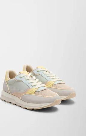 Sneaker mit Musterstruktur