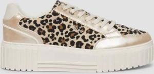 Sneaker mit Plateausohle