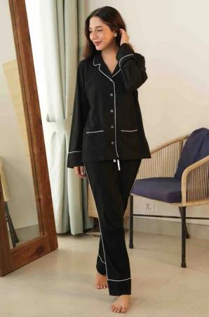 SNOOZE OFF Pyjama Damen Schlafanzug in Schwarz mit weißer Paspel aus 100 % Baumwolle, langarm & lange Hose