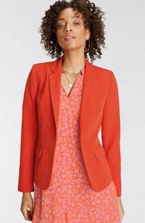 Tamaris Kurzblazer in Trendfarben