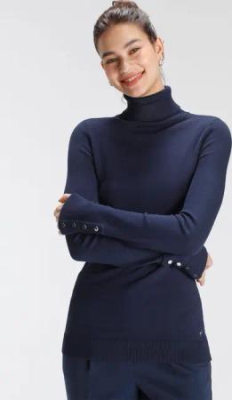 Tamaris Rollkragenpullover in enger Form mit Knopfdetails