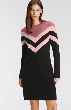 Tamaris Strickkleid lässiger Look mit Rundhalsausschnitt