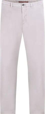 Tommy Hilfiger Chinohose CHINO CHELSEA GABARDINE GMD mit Logostickerei auf der Hintertasche