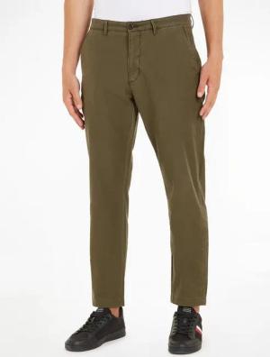 Tommy Hilfiger Chinohose CHINO CHELSEA GABARDINE GMD mit Logostickerei auf der Hintertasche