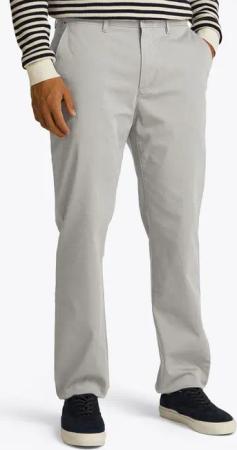 Tommy Hilfiger Chinohose DENTON CHINO SATIN mit Gesäßtaschen mit Knopf, Logostickerei