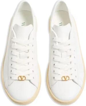 Valentino Garavani Low-Top Sneaker - Sneaker mit Logo-Detail - Gr. 37,5 (EU) - in Weiß - für Damen