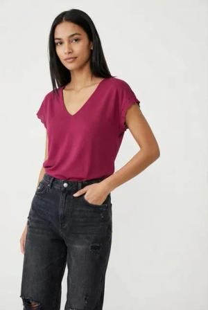 Vero Moda Blusenshirt VMIBILSA S/S V-NECK TOP JRS BTQ mit Spitzendetails