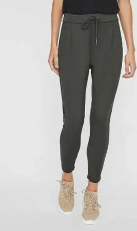 Vero Moda Jogger Pants "VMEVA MR LOOSE STRING PANT GA NOOS" hinten mit elastischem Bündchen