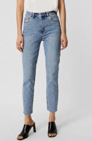 Vero Moda Straight-Jeans "VMBRENDA" mit leicht ausgefranstem Saum, stonewashed für einen Used-Look
