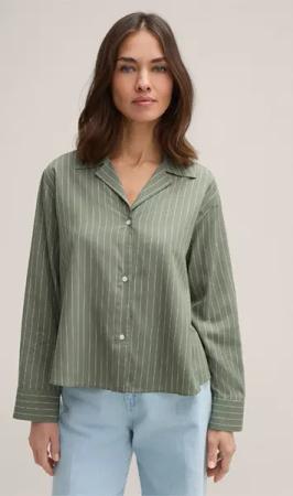 Viskose-Seidenmix-Hemdbluse in Salbeigrün-Weiß gestreift