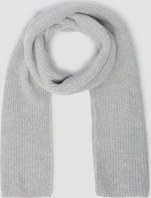 Weicher Schal aus Grobstrick