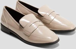 Zierliche Slipper aus Lederimitat